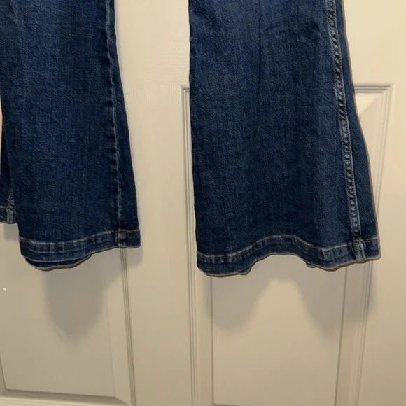 WRANGLER RETRO WOMEN'S MEDIUM WASH HIGH RISE FLARE PATCH POCKET VICTORIA JEANS - Picture 7 of 10